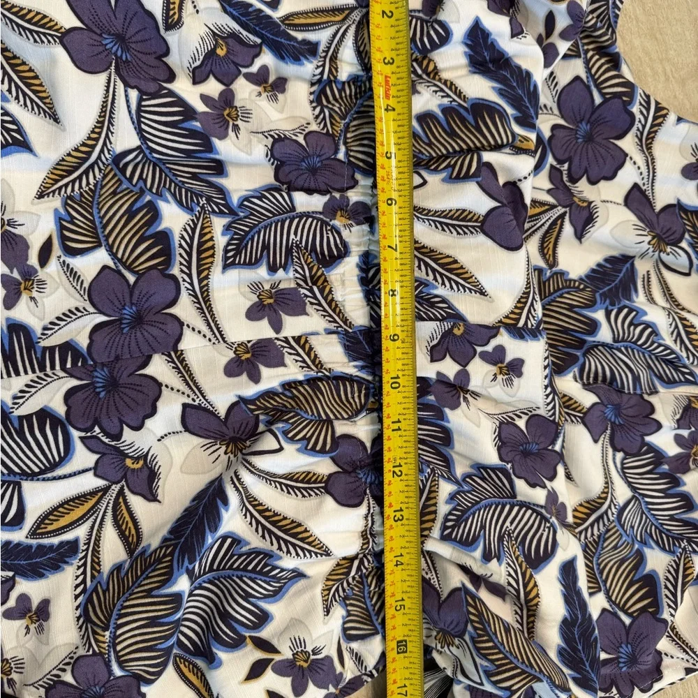 LOFT Floral Jumpsuit in Blue and White Large - Picture 15 of 16